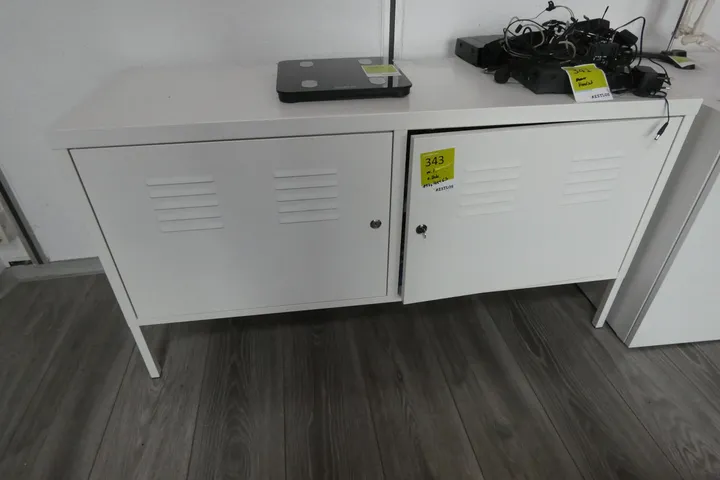 Schrank, mit Inhalt, ohne Dokumente Maße in cm ca. 117 x 41 x 63
